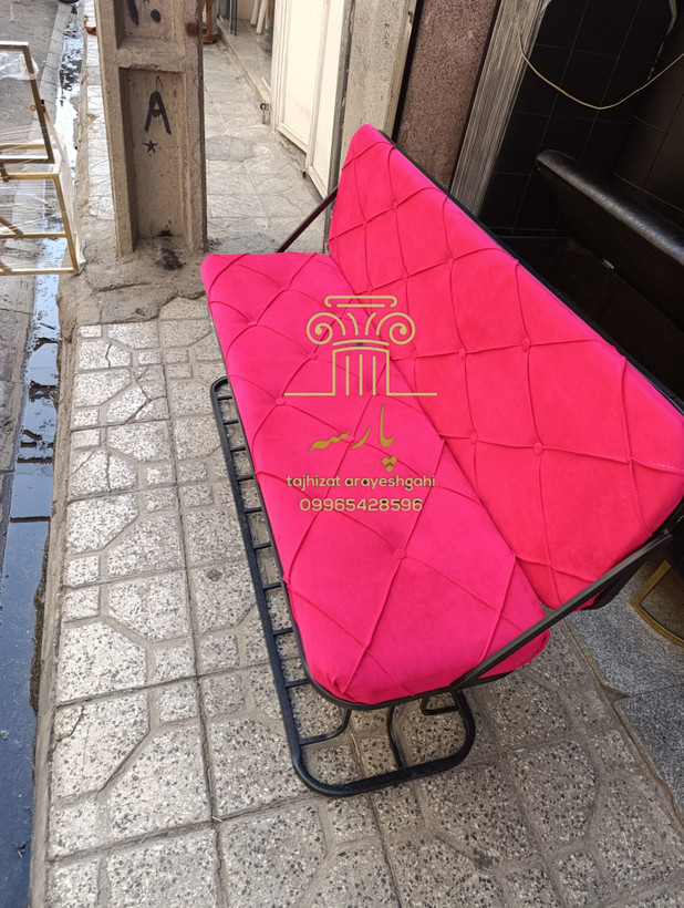 کلوزآپ دوخت لمسهدار نیمکت مخملی آرایشگاهی