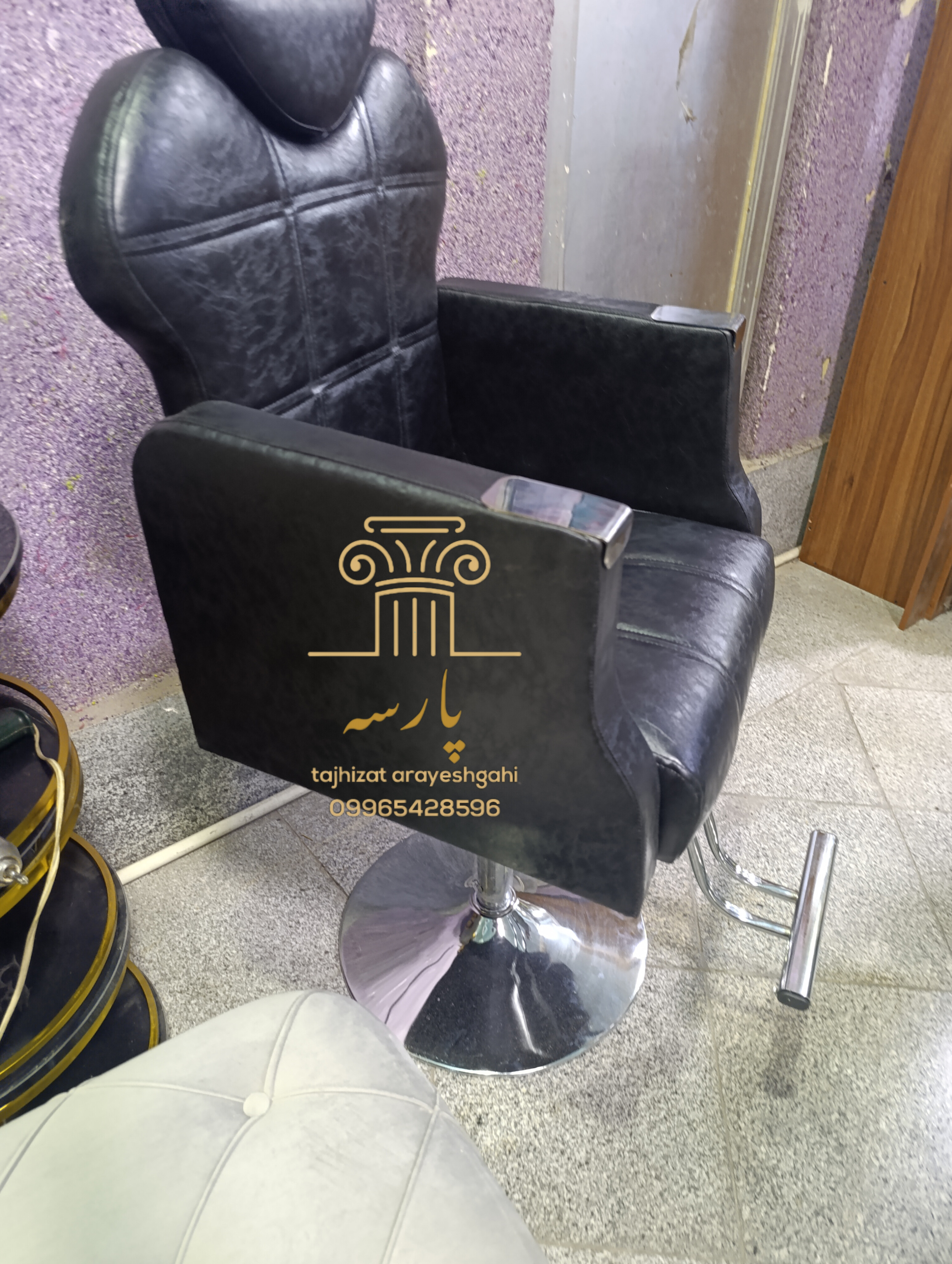 نمای جانبی صندلی گلایل با جک دستی و دوخت مربعی