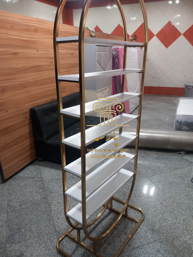 استند ایستاده گنبدی فلزی مشکی — طراحی مدرن برای دکور سالن